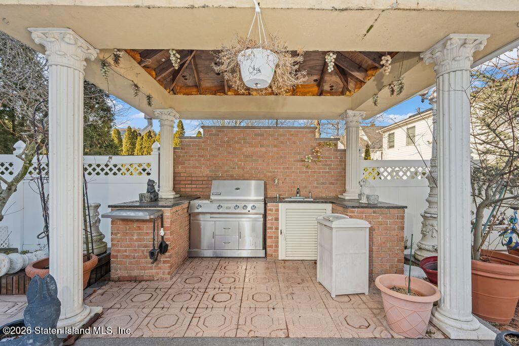 5 Rigimar Court Staten Island, NY 10309 - Photo 29 of 37 a very nice looking room with a large window