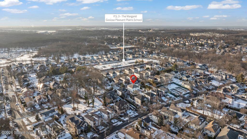 5 Rigimar Court Staten Island, NY 10309 - Photo 33 of 37 a view of a city