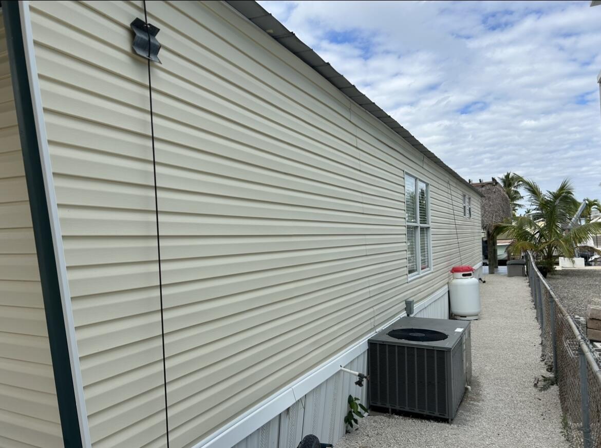 343 Vaca Road Key Largo, FL 33037 - Photo 14 of 22 East side