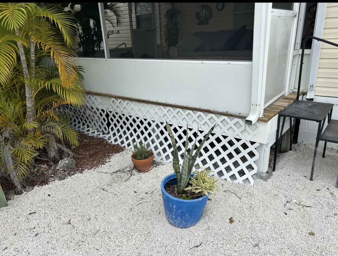 343 Vaca Road Key Largo, FL 33037 - Photo 5 of 22 Front Porch