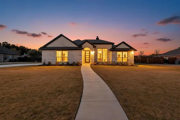 $439,990 | 906 Maxine Drive, Athens, TX 75751