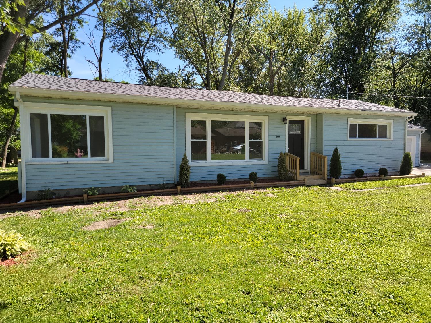 1304 Robin Road Valparaiso, IN 46383 - Photo 2 of 30 1500x1125