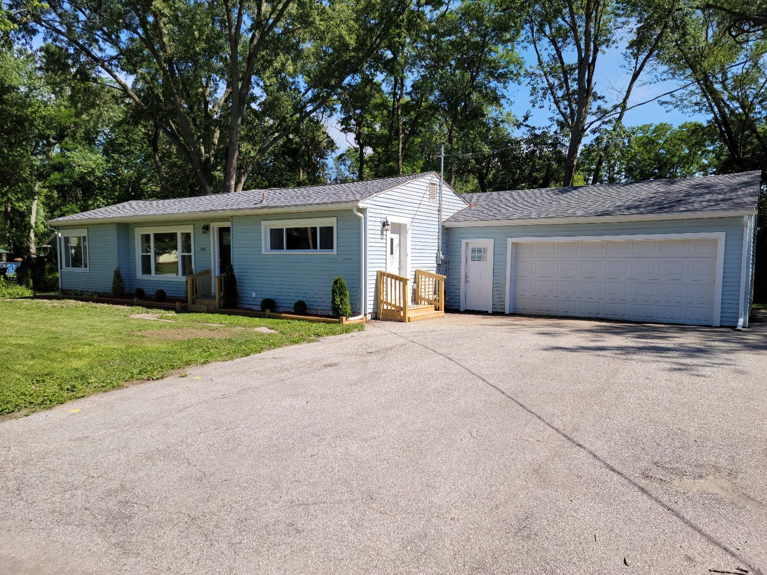 1304 Robin Road Valparaiso, IN 46383 - Photo 4 of 30 1500x1125