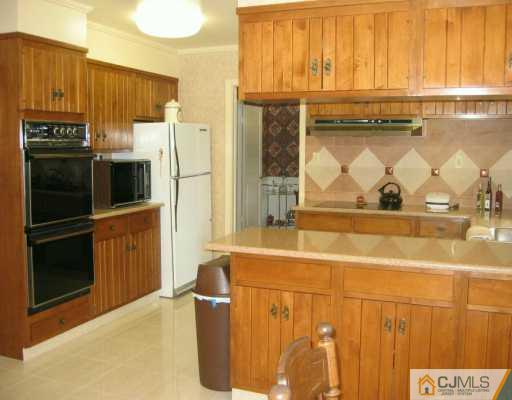 7 Evergreen Road Somerset, NJ 08873 - Photo 4 of 8