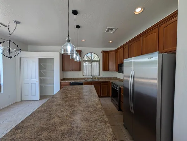 $2,100 | 3664 East Sebastian Lane, Gilbert, AZ 85297