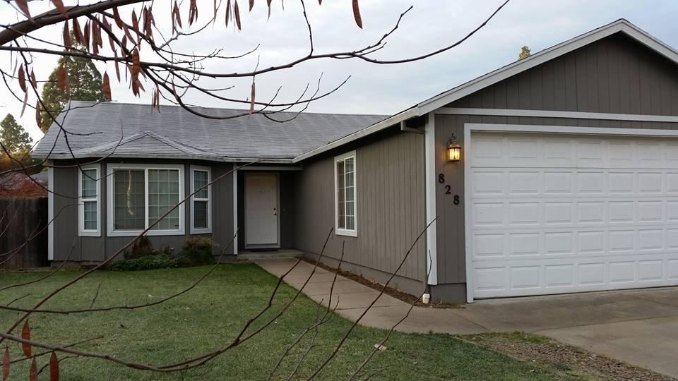 828 Hopkins Road Central Point, OR 97502 - Photo 1 of 13 Primary Photo