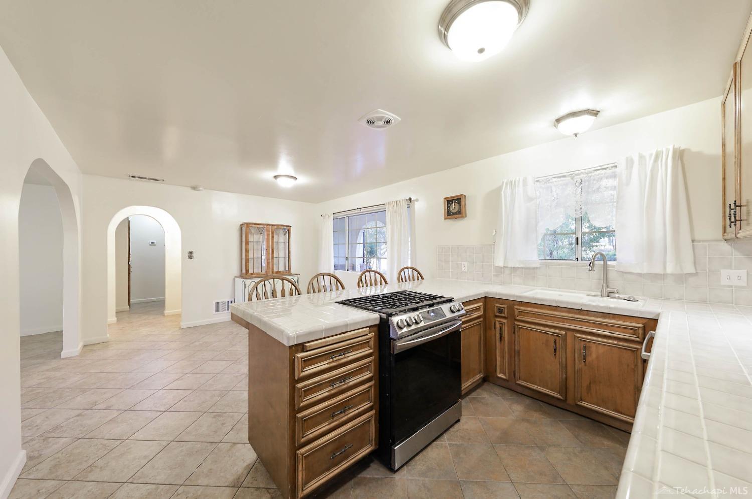 20748 Old Town Road Tehachapi, CA 93561 - Photo 7 of 30 Gallery Image 7