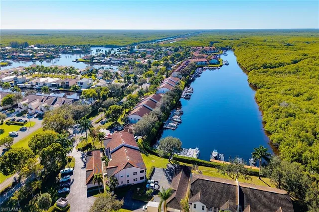 $349,000 | 278 Newport Drive, Unit 207, Naples, FL 34114