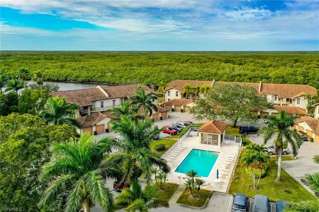 $349,000 | 278 Newport Drive, Unit 207, Naples, FL 34114