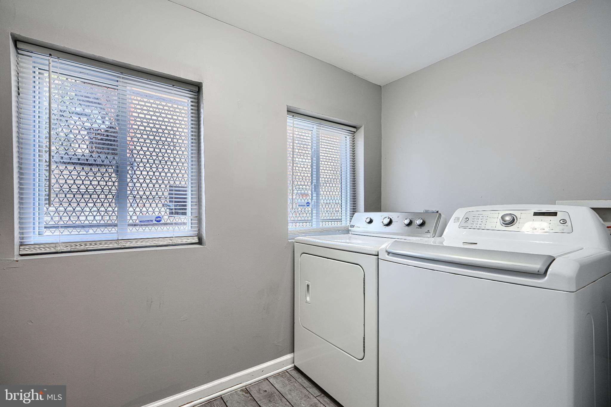 1410 East Oliver Street Baltimore, MD 21213 - Photo 18 of 40 a utility room with dryer and washer