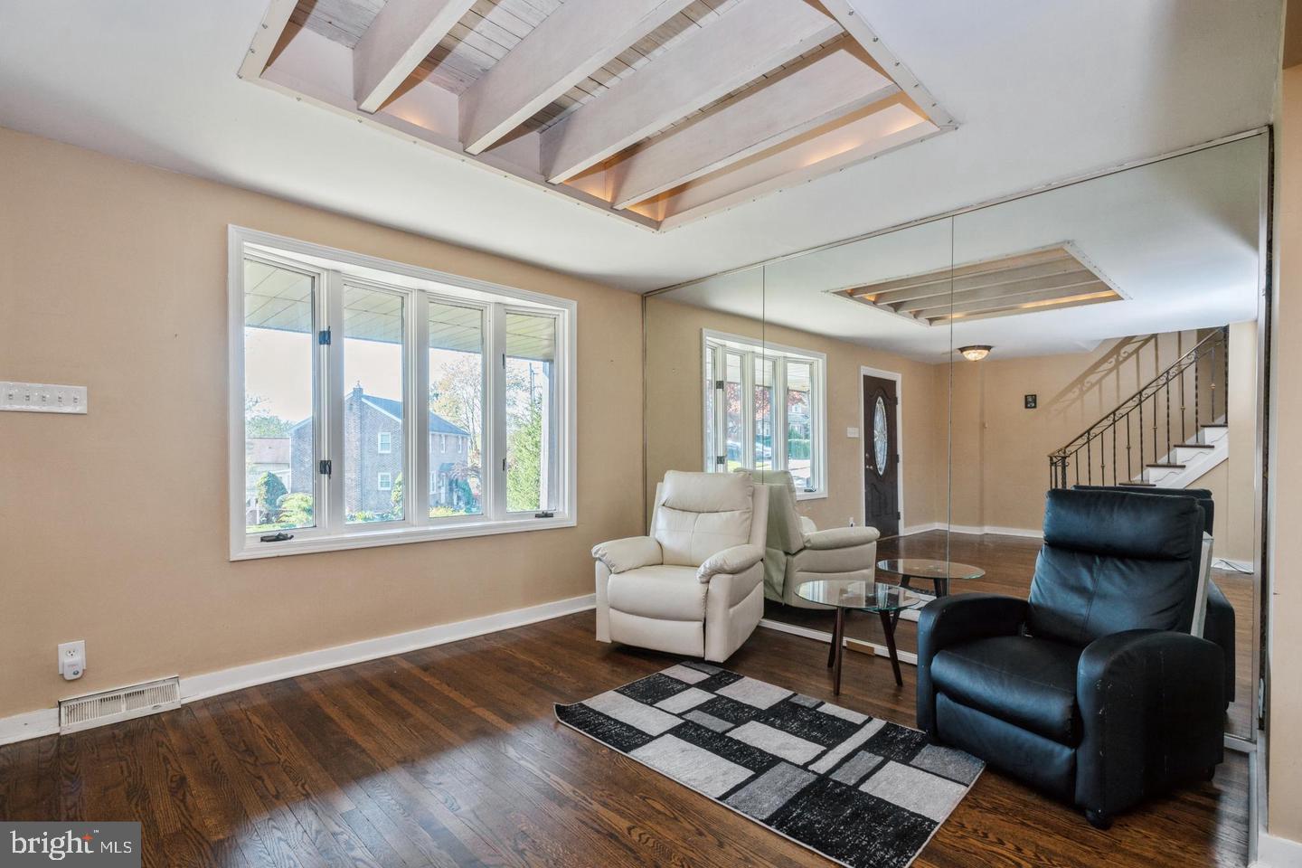 289 Friendship Road Drexel Hill, PA 19026 - Photo 3 of 21