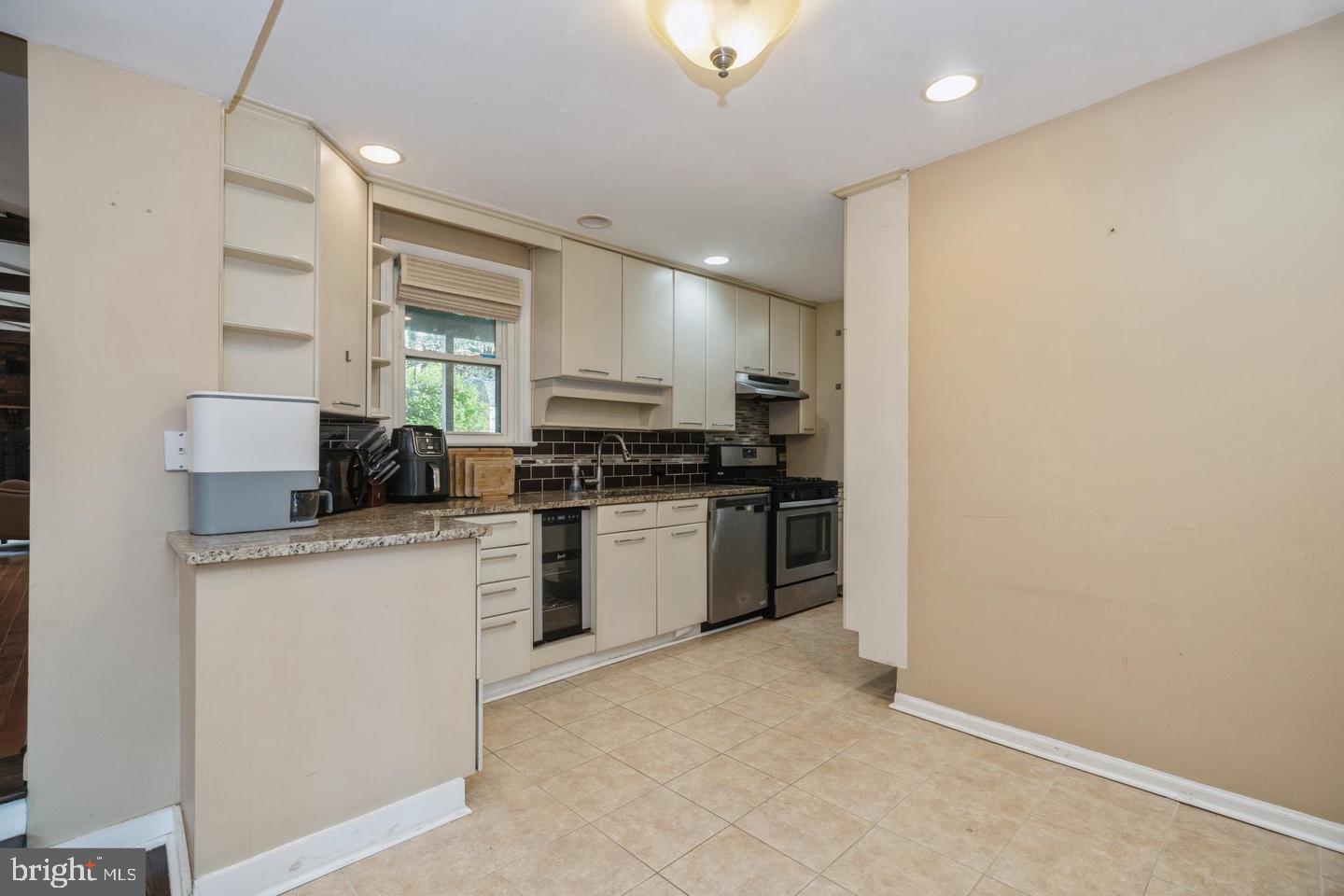 289 Friendship Road Drexel Hill, PA 19026 - Photo 7 of 21