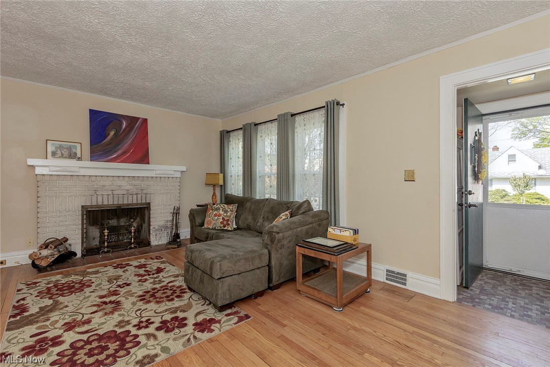 1419 Avondale Road South Euclid, OH 44121 - Photo 4 of 27