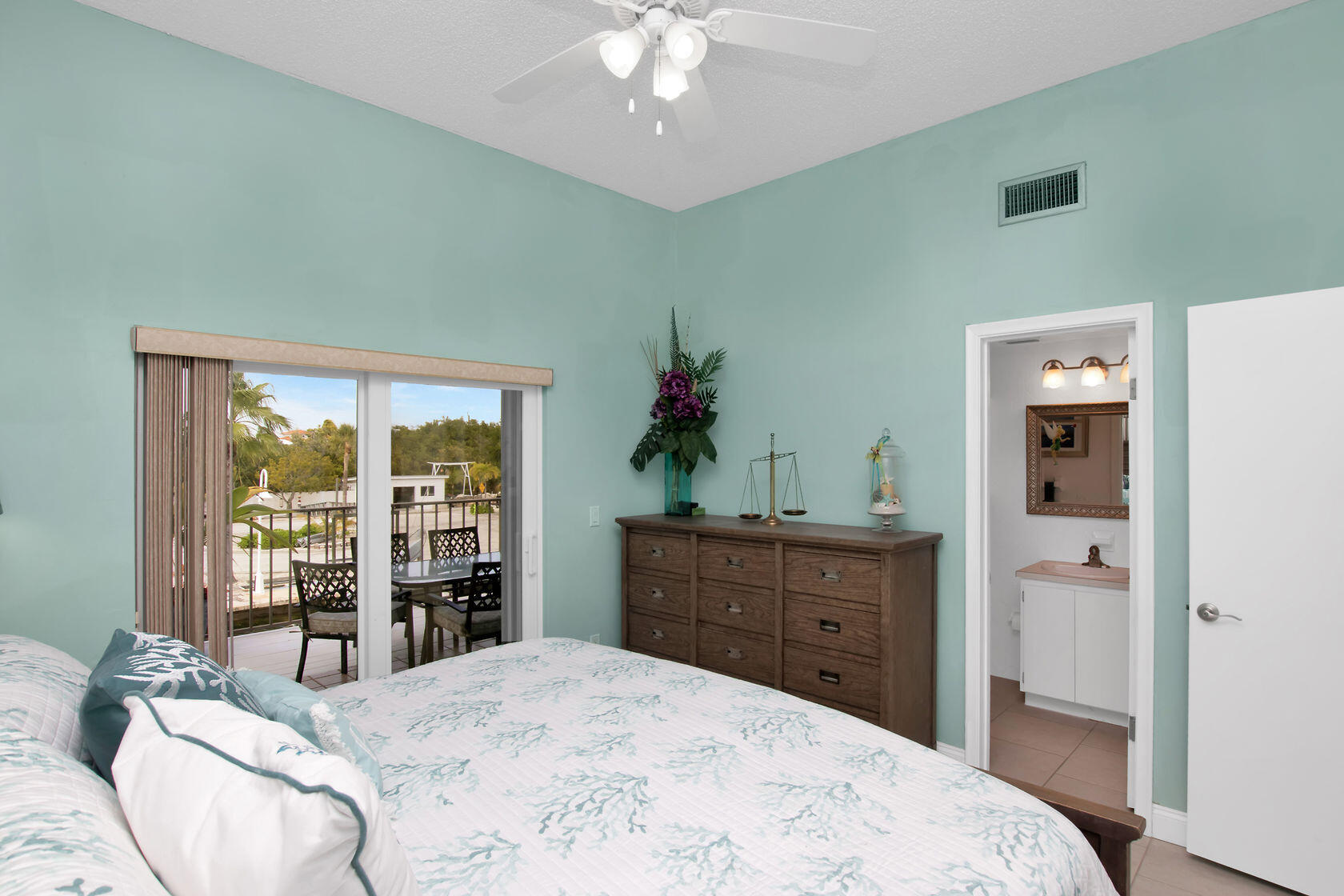 80 Seagate Boulevard Key Largo, FL 33037 - Photo 28 of 46 a bed room with a bed and a dresser