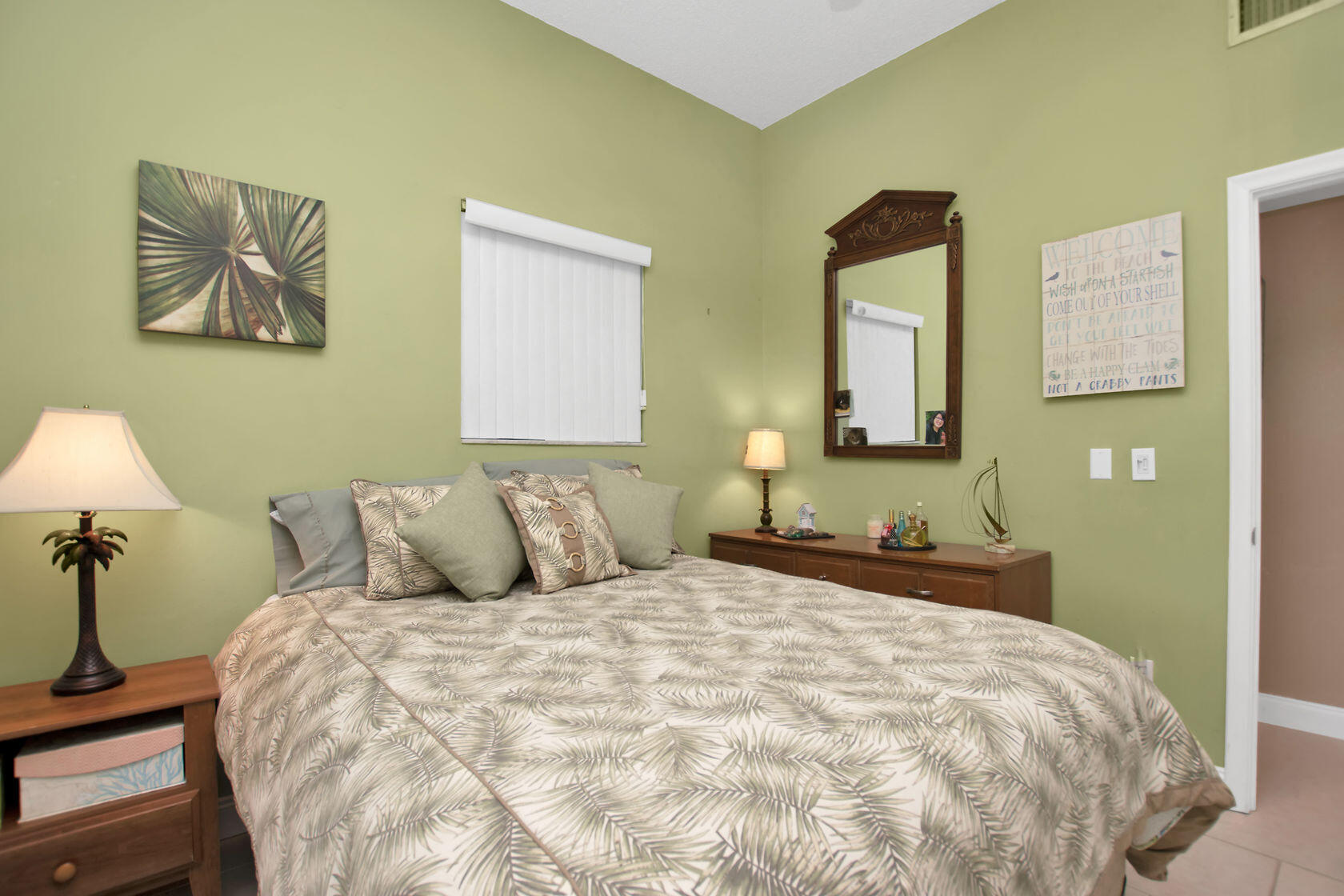 80 Seagate Boulevard Key Largo, FL 33037 - Photo 30 of 46 a bedroom with a bed and a lamp