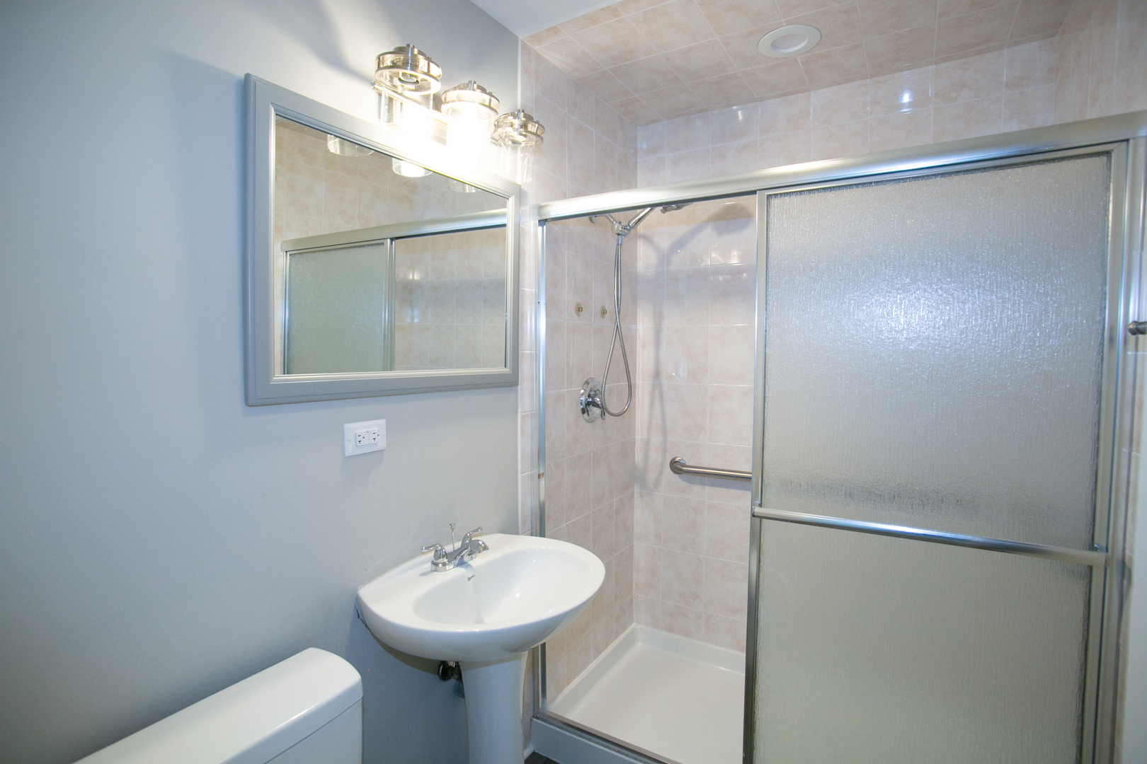 6000 Birmingham Street Chicago Ridge, IL 60415 - Photo 13 of 23 a bathroom with a sink toilet and shower
