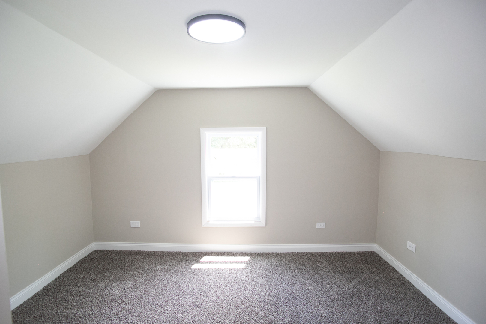 6000 Birmingham Street Chicago Ridge, IL 60415 - Photo 20 of 23 an empty room with a window