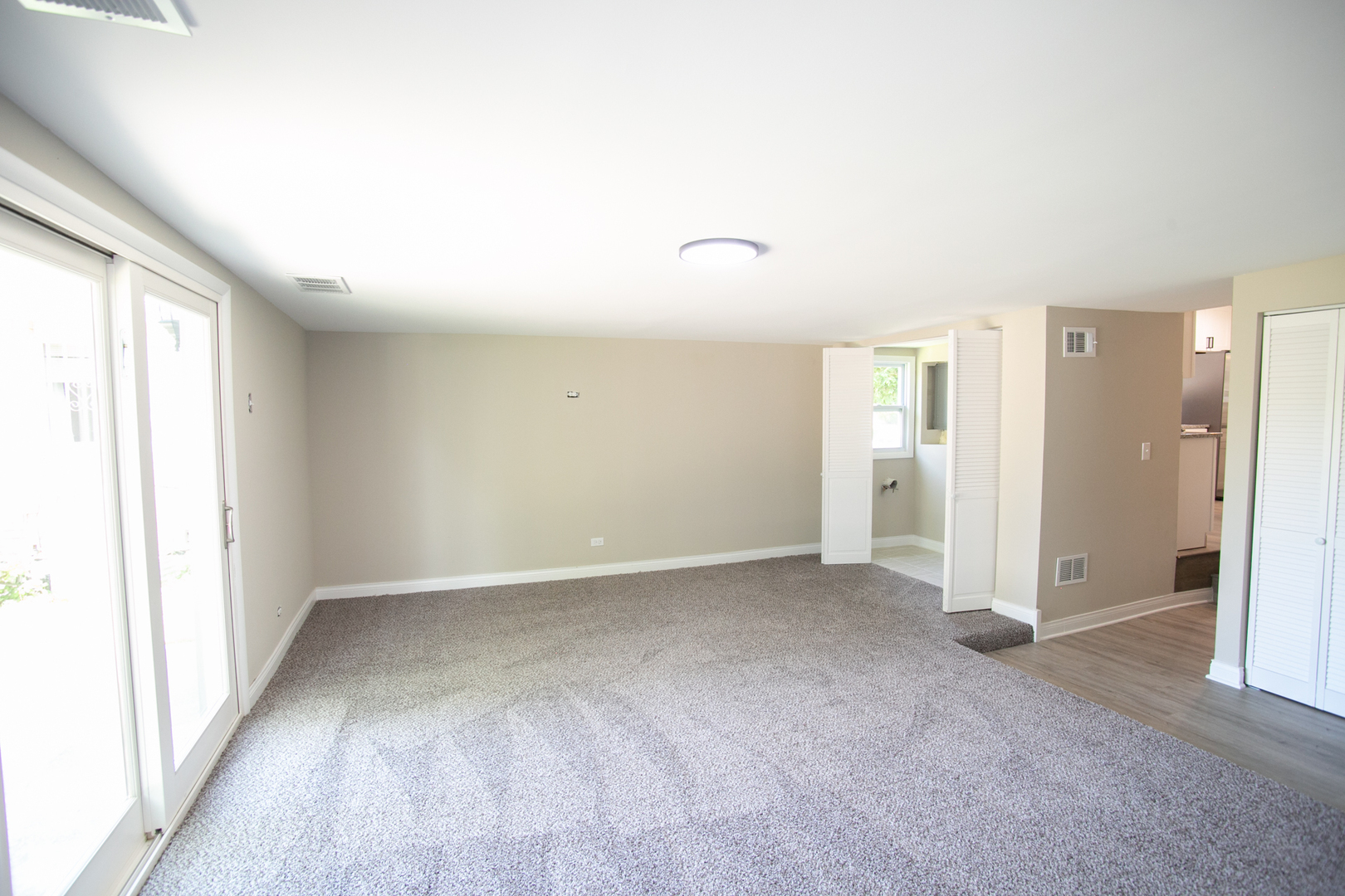6000 Birmingham Street Chicago Ridge, IL 60415 - Photo 10 of 23 a view of empty room with window