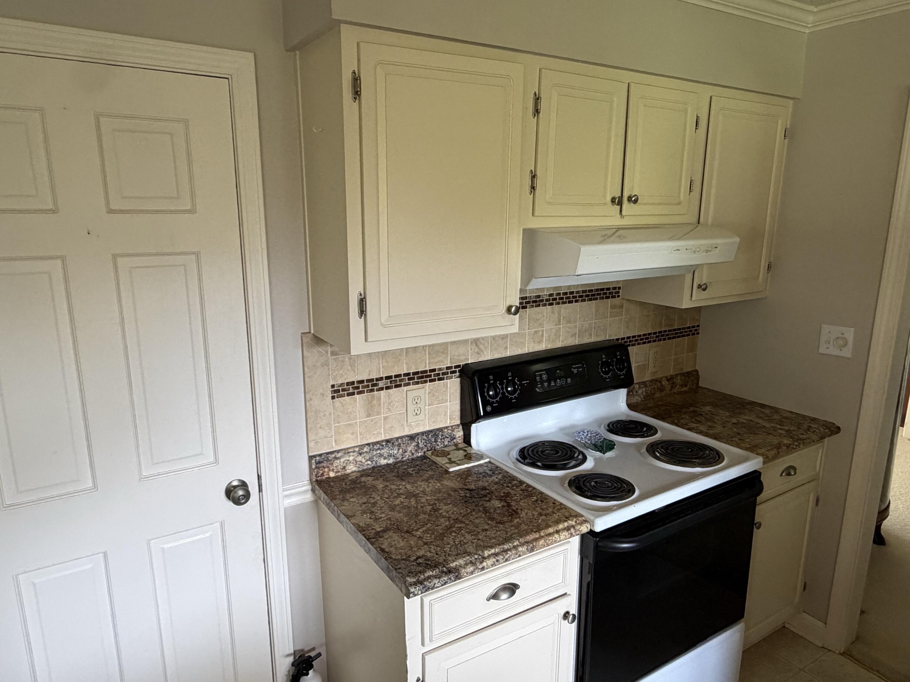 945 Krebs Station Road Paducah, KY 42003 - Photo 16 of 46 KITCHEN E