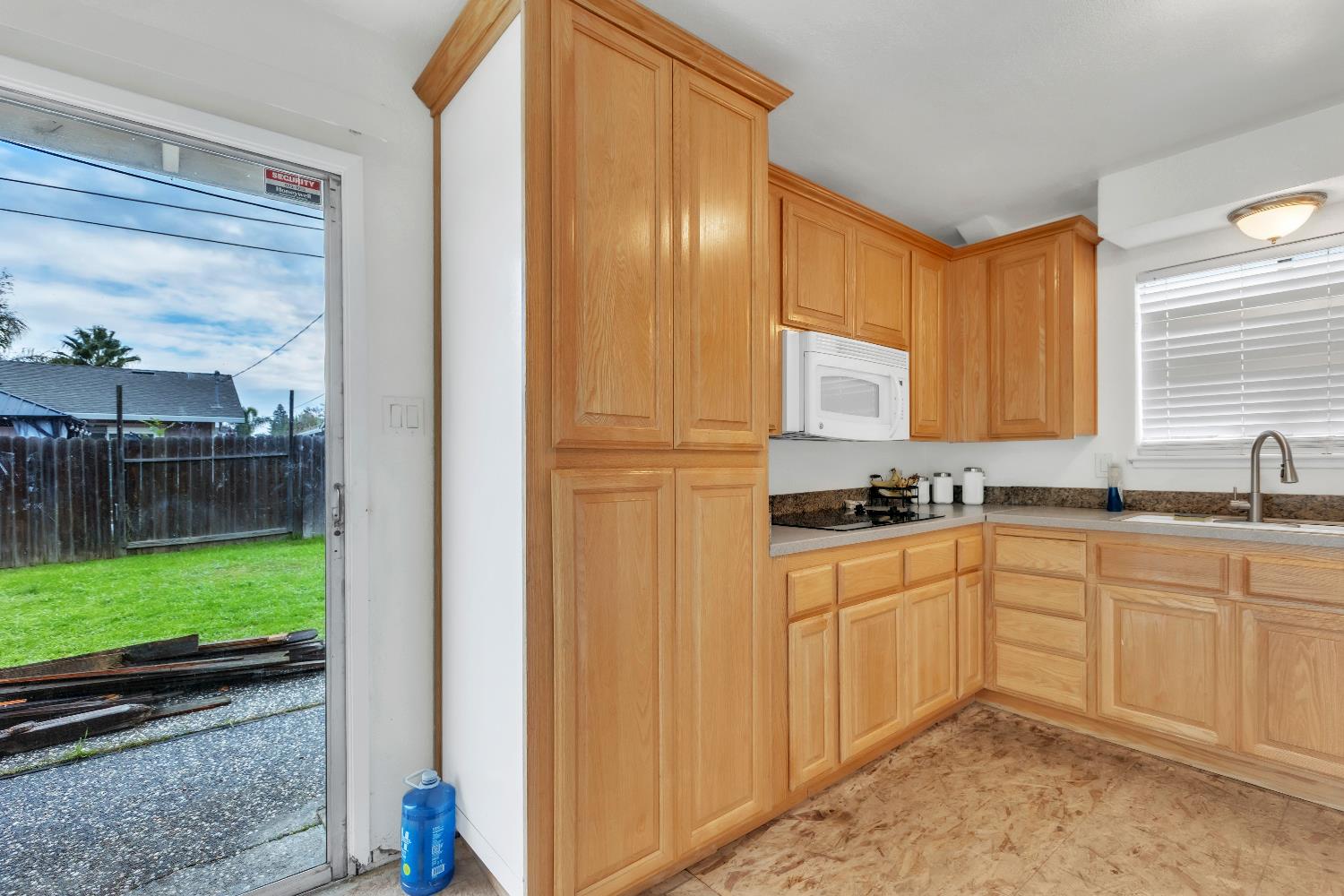 7323 Springman Street Sacramento, CA 95822 - Photo 15 of 17