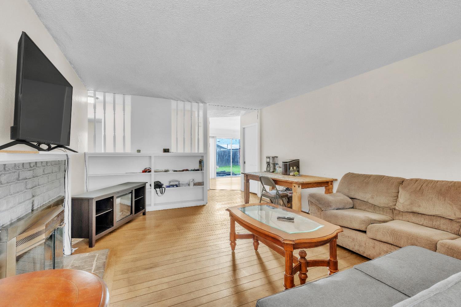 7323 Springman Street Sacramento, CA 95822 - Photo 3 of 17