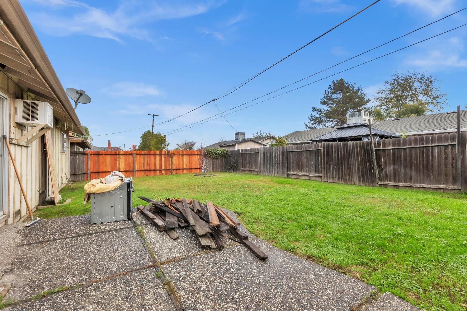 7323 Springman Street Sacramento, CA 95822 - Photo 5 of 17