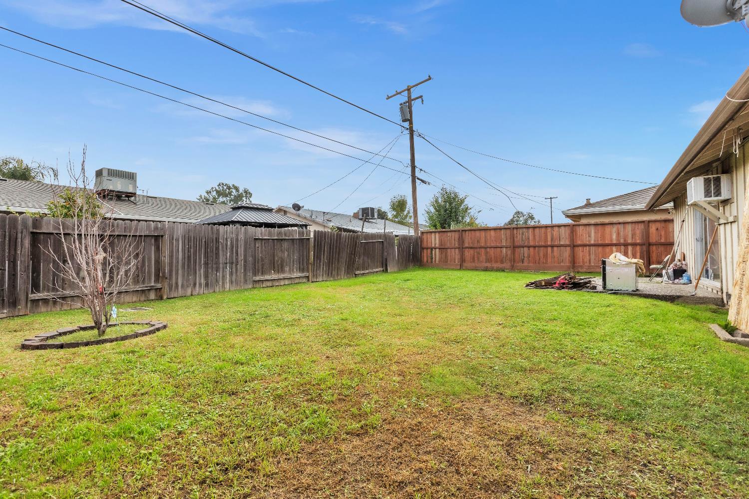 7323 Springman Street Sacramento, CA 95822 - Photo 8 of 17