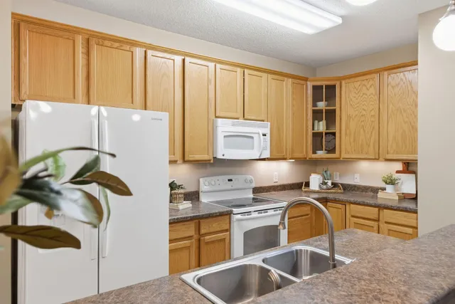 $225,000 | 15652 Emerald Drive North, Unit 3, Hugo, MN 55038