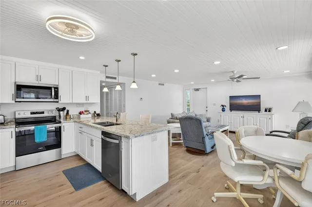 $750,000 | 1341 Middle Gulf Drive, Unit 1B, Sanibel, FL 33957