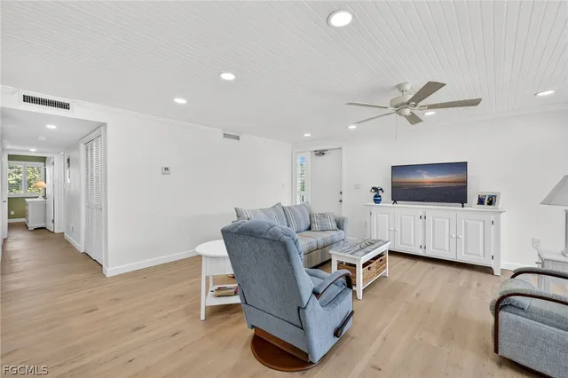 $750,000 | 1341 Middle Gulf Drive, Unit 1B, Sanibel, FL 33957