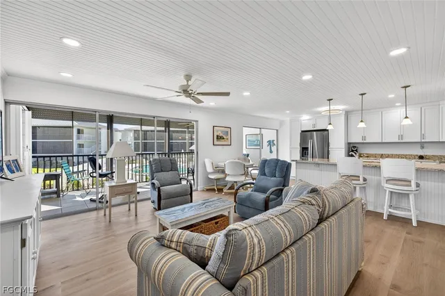 $750,000 | 1341 Middle Gulf Drive, Unit 1B, Sanibel, FL 33957