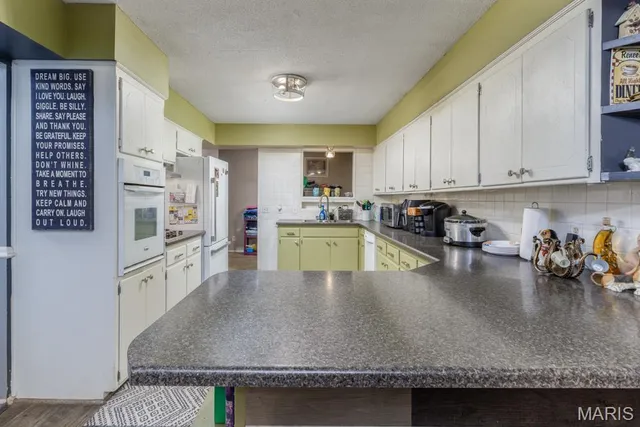 $296,000 | 22807 County Road 32-403, Lebanon, MO 65536