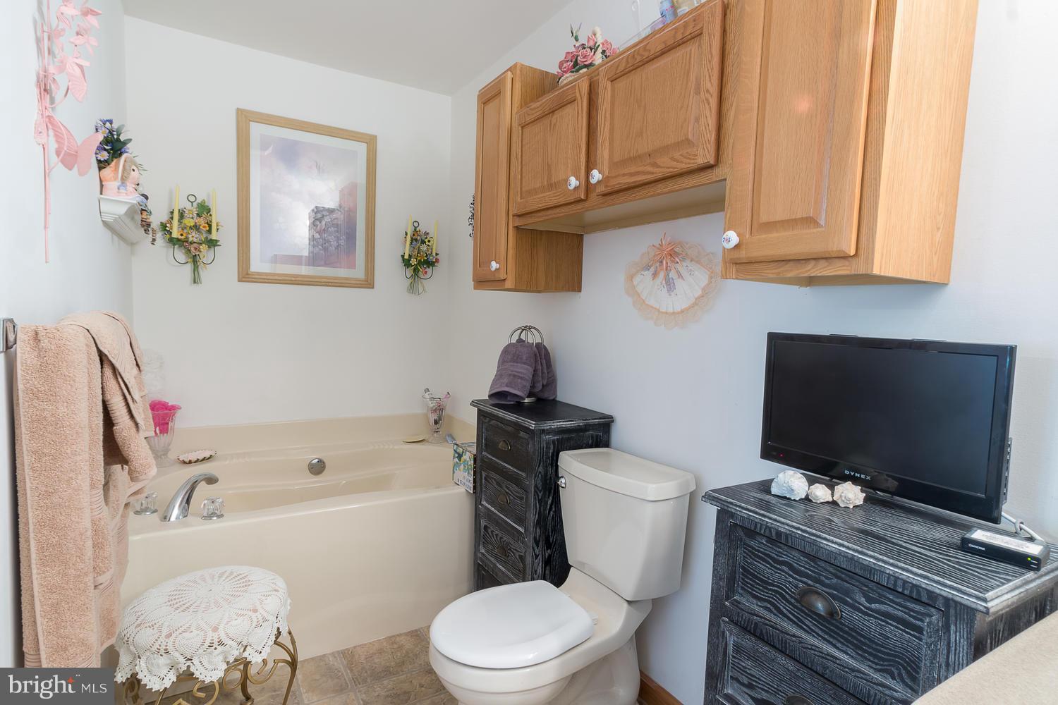 3610 Galloway Road Baltimore, MD 21220 - Photo 13 of 30 Attached Mstr Bath w/Garden Soaking Tub, Oak Cab.