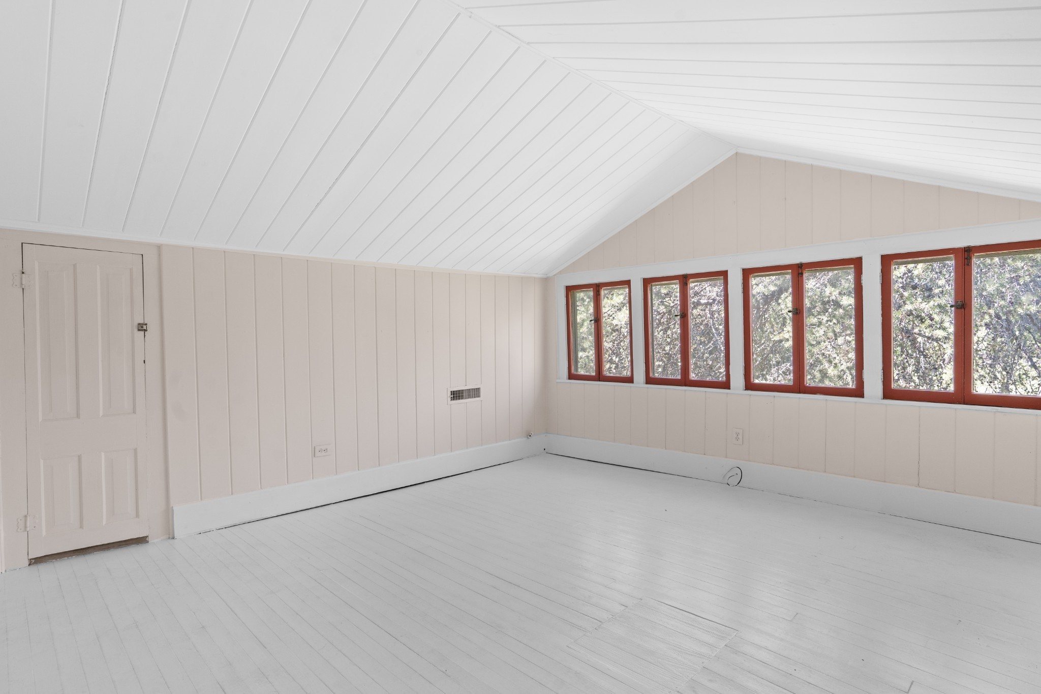 219 Old Mill Road Winchester, TN 37398 - Photo 21 of 23 an empty room with windows