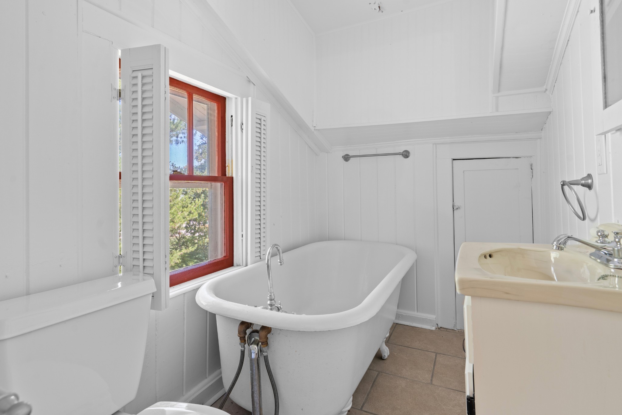 219 Old Mill Road Winchester, TN 37398 - Photo 22 of 23 a bathroom with a sink and a bathtub