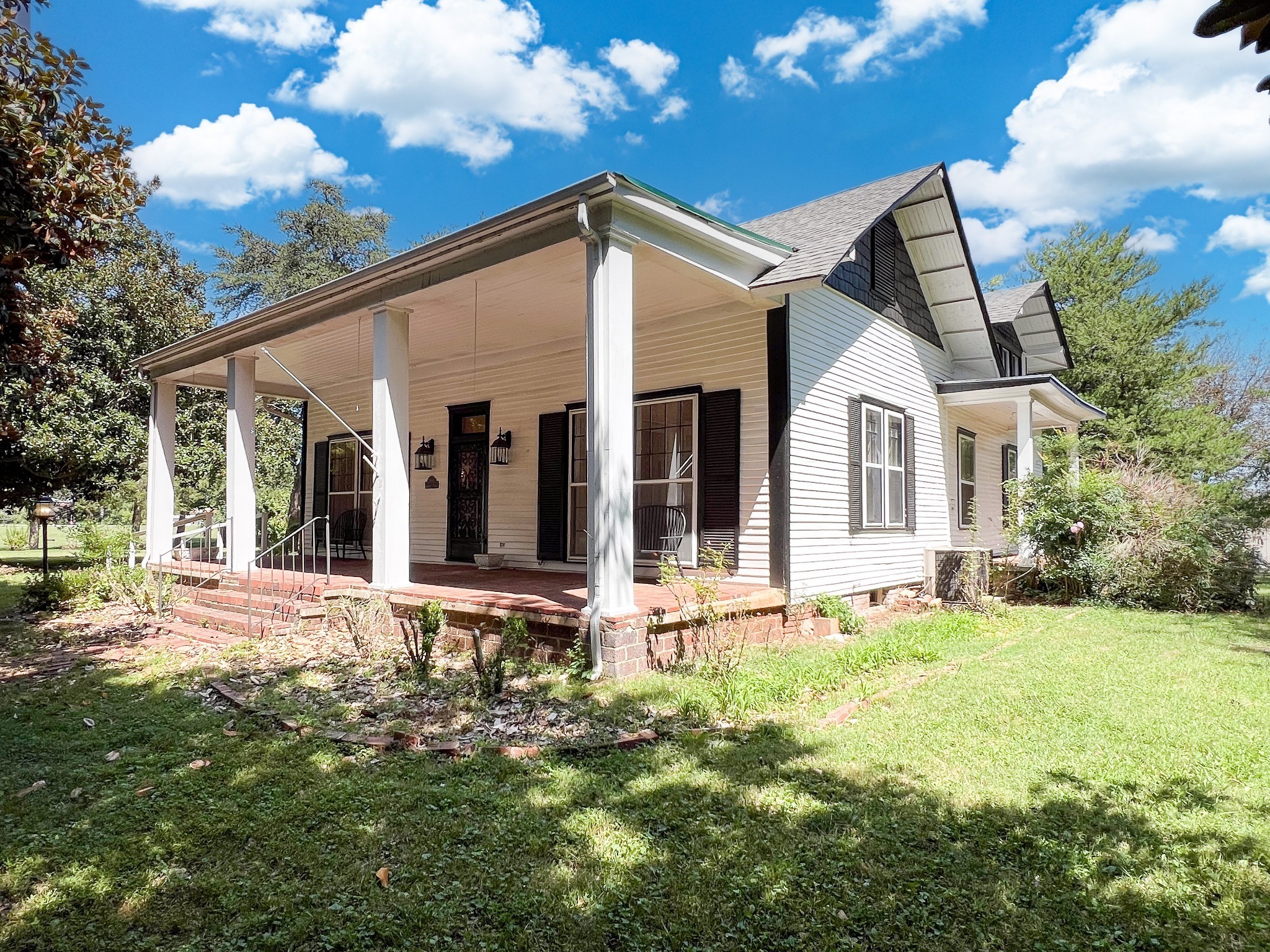 219 Old Mill Road Winchester, TN 37398 - Photo 3 of 23 a front view of a house with garden