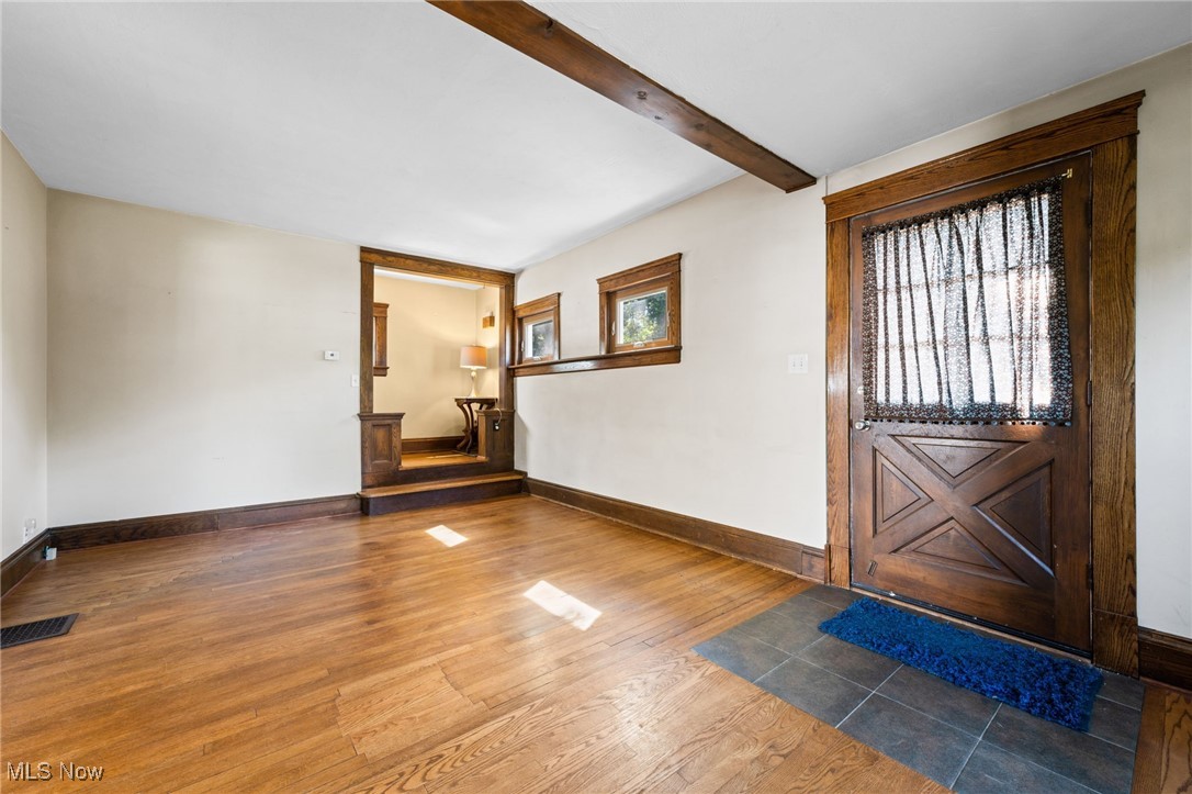 3918 Bluestone Road Cleveland Heights, OH 44121 - Photo 3 of 27 Living room