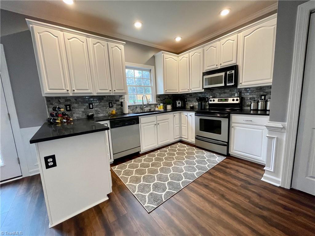 3248 Grandview Club Road Pfafftown, NC 27040 - Photo 5 of 49 Gallery Image 5
