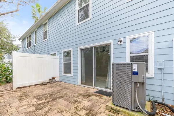 a view of a house with backyard
