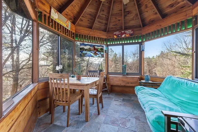 a view of an entryway with a