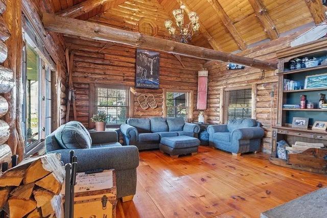 a open kitchen view with seating area