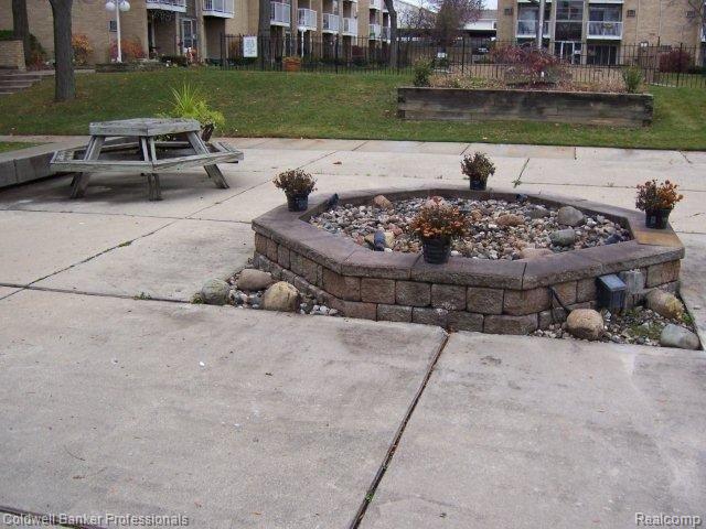 4905 Crooks Road, Unit 76 Royal Oak, MI 48073 - Photo 3 of 12 Entertain Your Friends