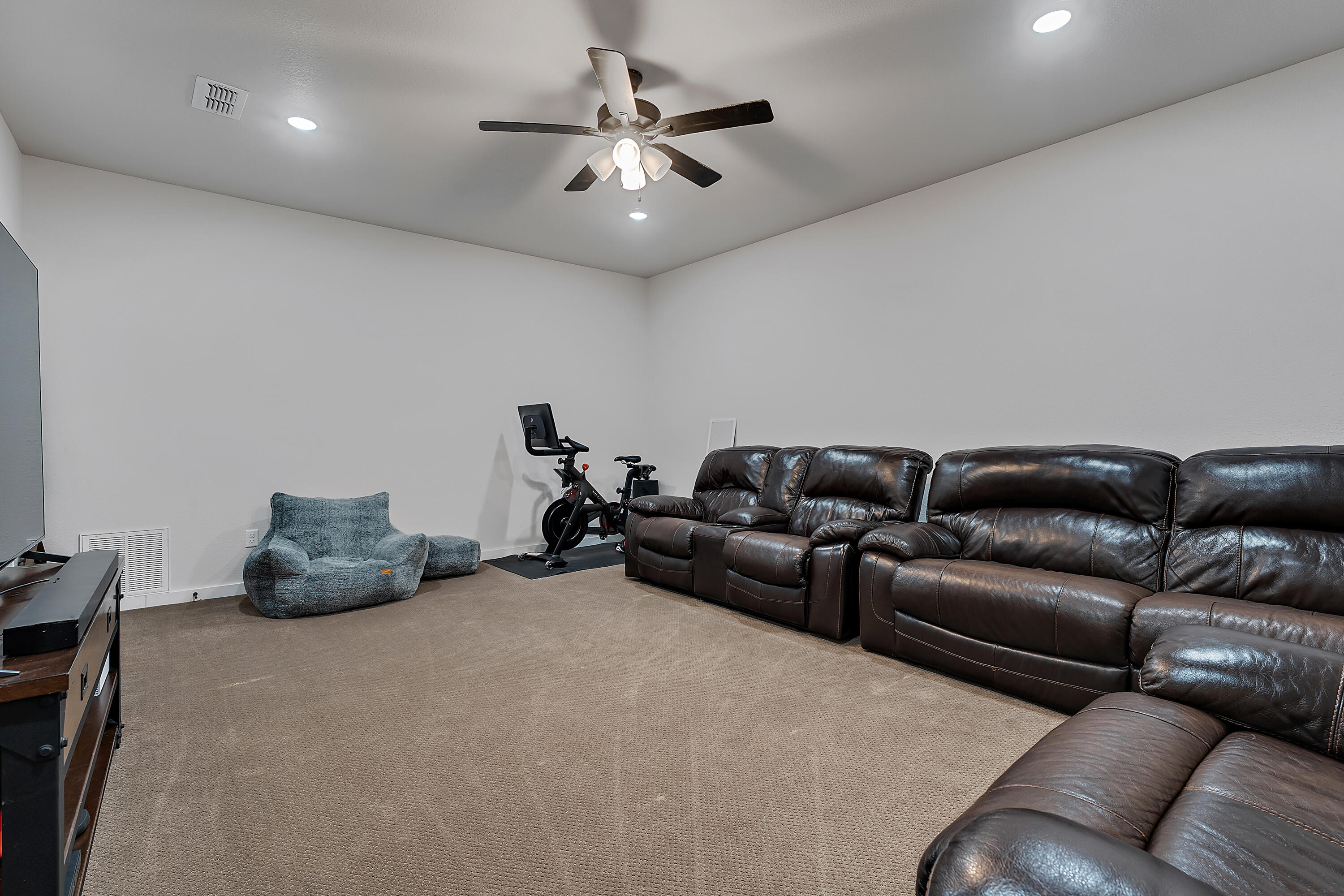 9218 County Road 6870 Lubbock, TX 79407 - Photo 33 of 45 a living room with furniture