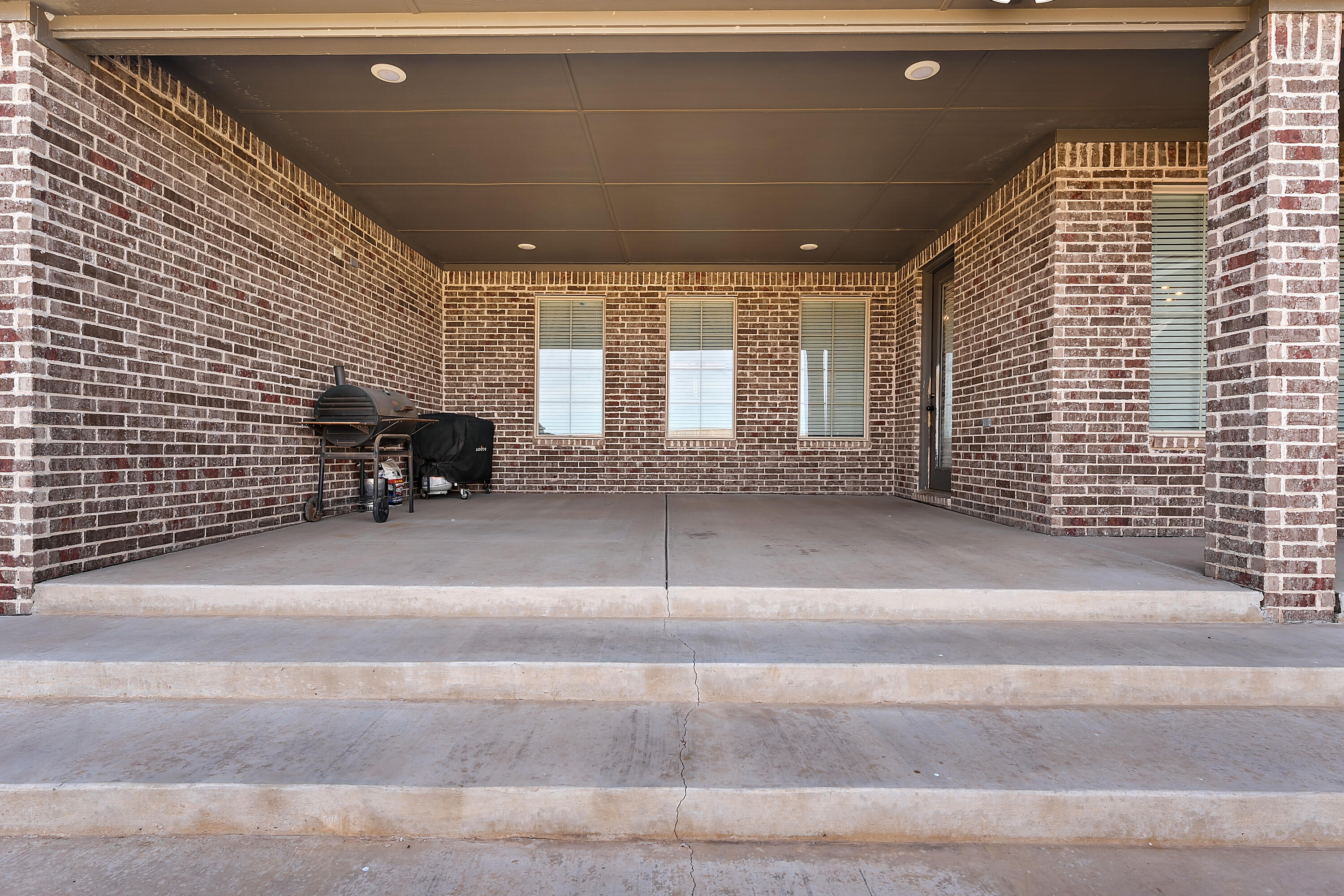 9218 County Road 6870 Lubbock, TX 79407 - Photo 36 of 45 a view of empty room with a window