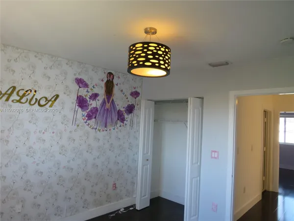 an empty room with a empty space