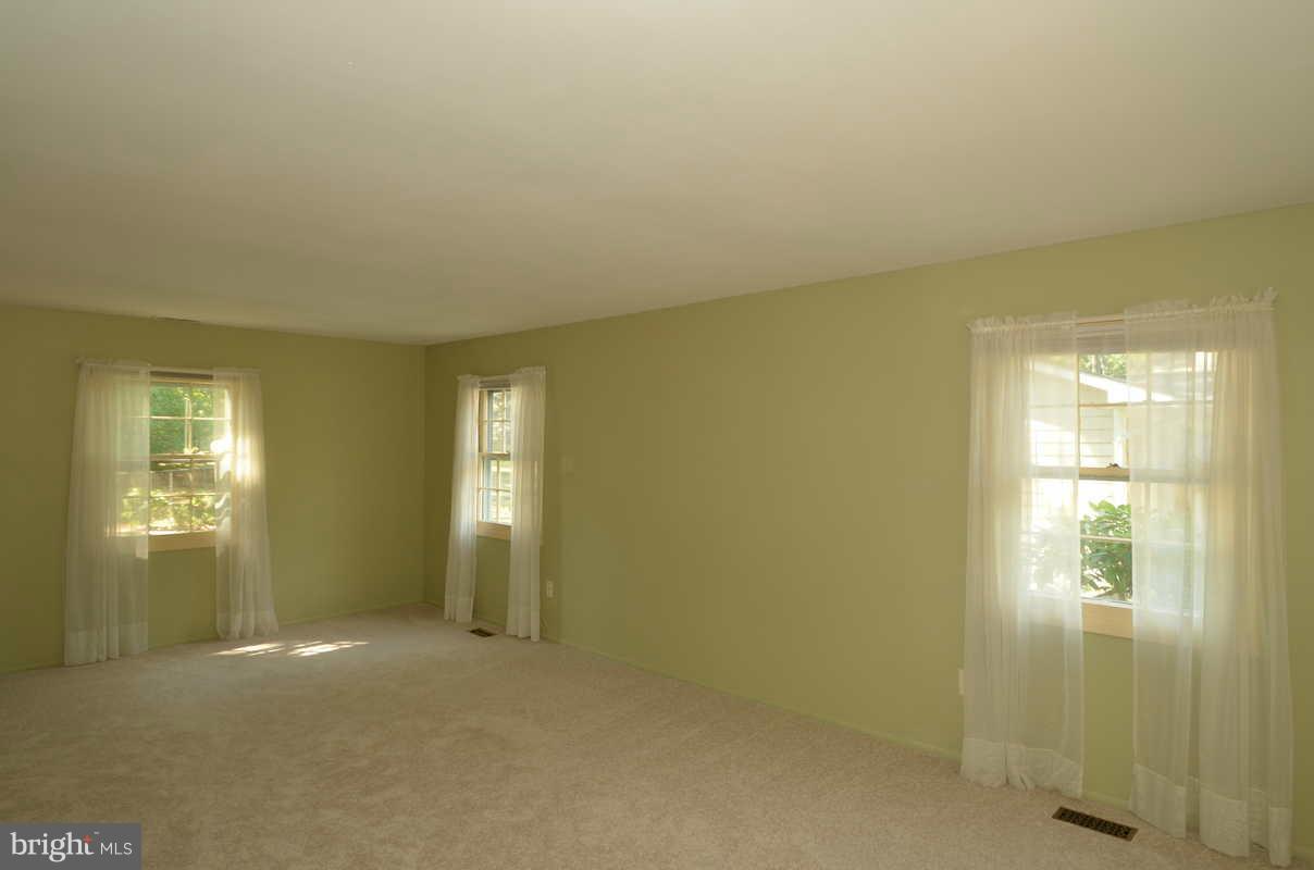 1711 Tarleton Way Crofton, MD 21114 - Photo 8 of 28 Living Room