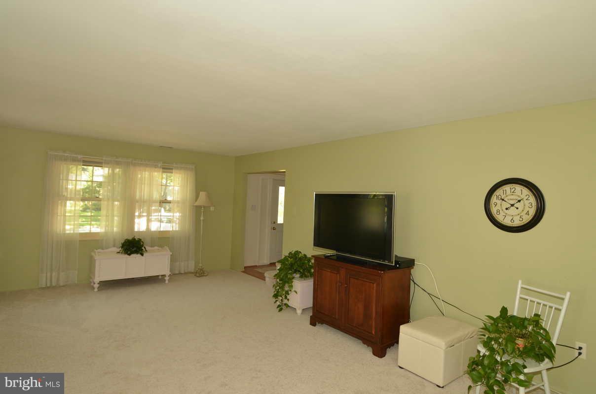 1711 Tarleton Way Crofton, MD 21114 - Photo 9 of 28 Living Room