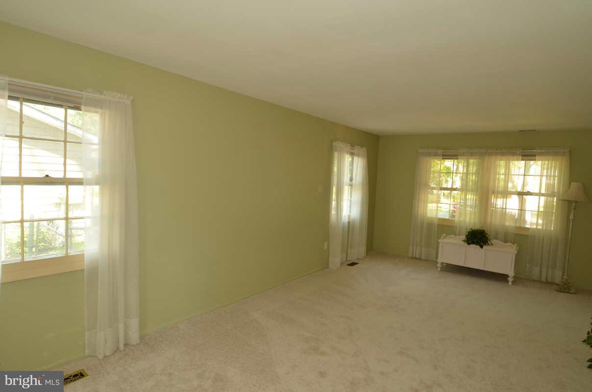 1711 Tarleton Way Crofton, MD 21114 - Photo 10 of 28 Living Room