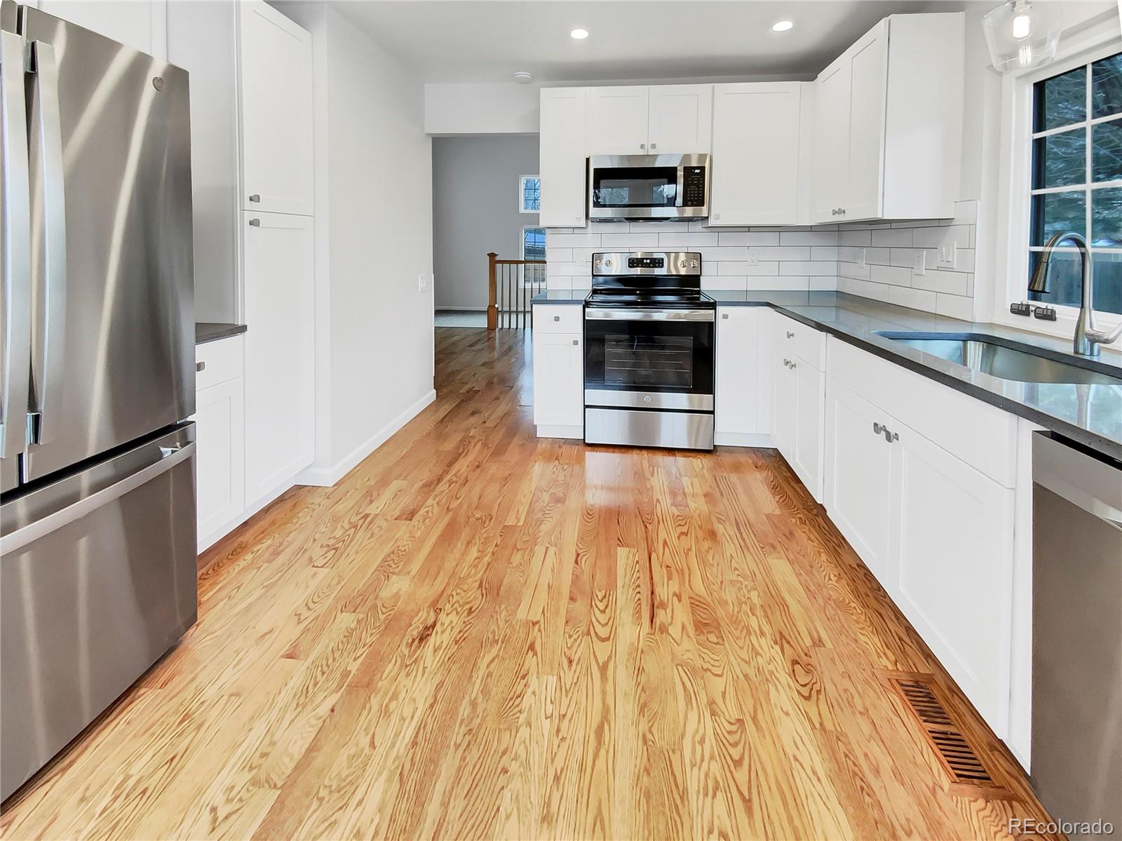 8164 Carr Circle Arvada, CO 80005 - Photo 4 of 28