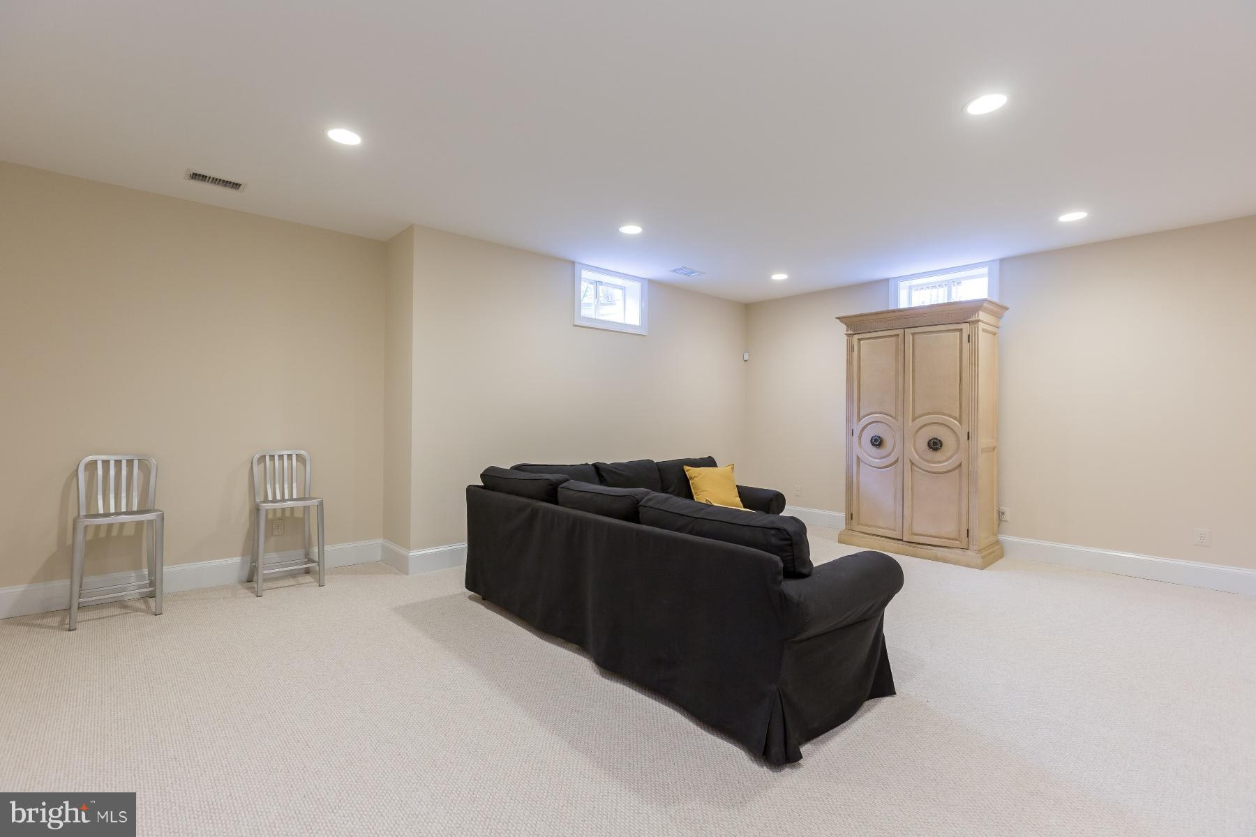 4613 Sleaford Road Bethesda, MD 20814 - Photo 22 of 29 LL with plenty of space to entertain